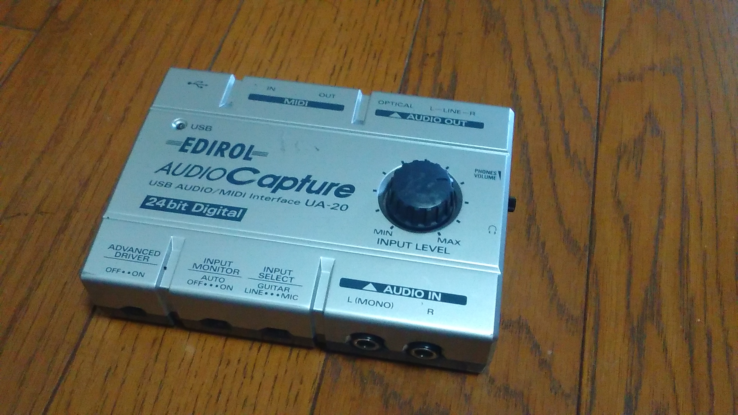 hI[fBIEC^[tF[XFEDIROL@UA-20h