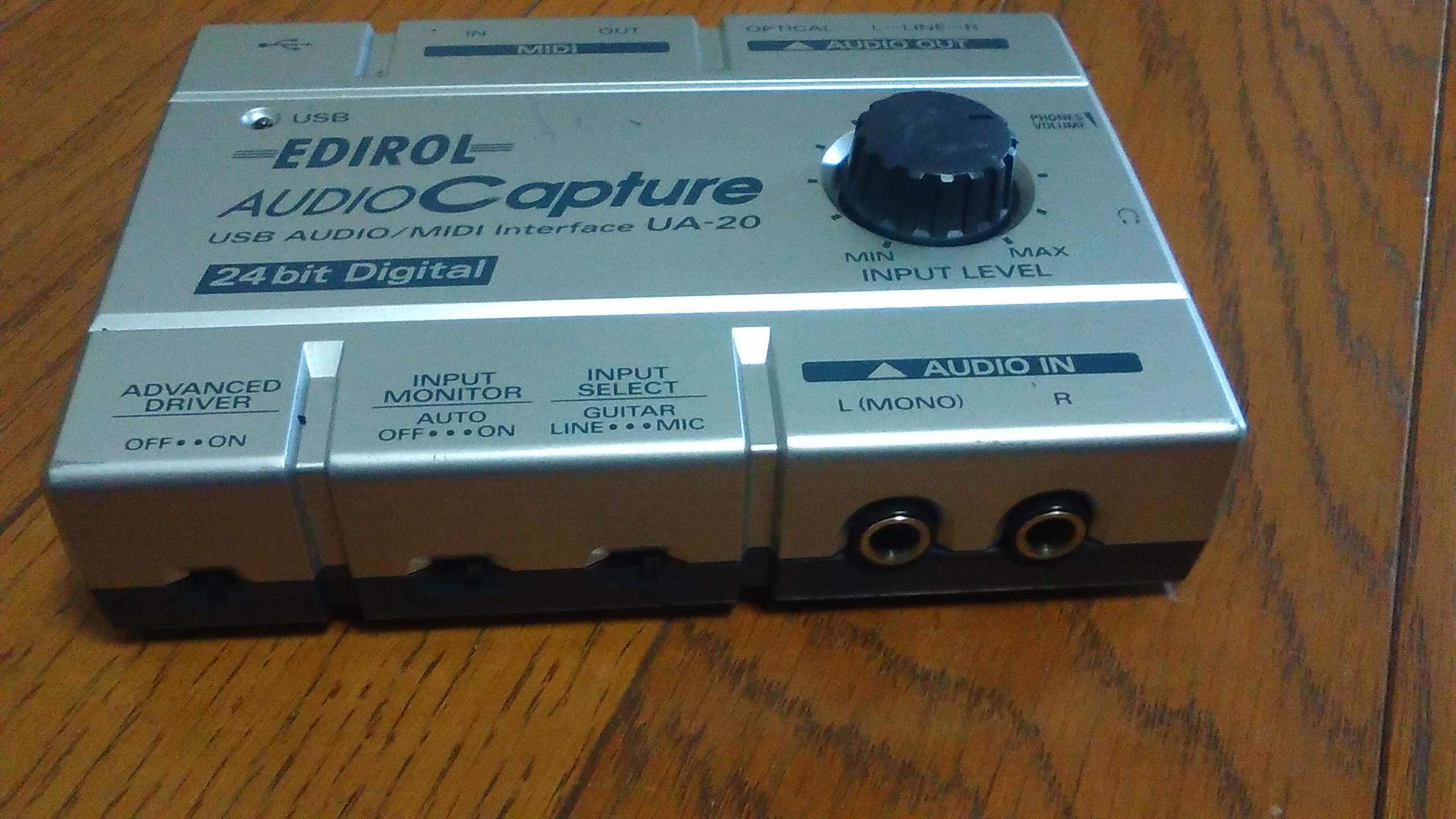 hI[fBIEC^[tF[XFEDIROL@UA-20h