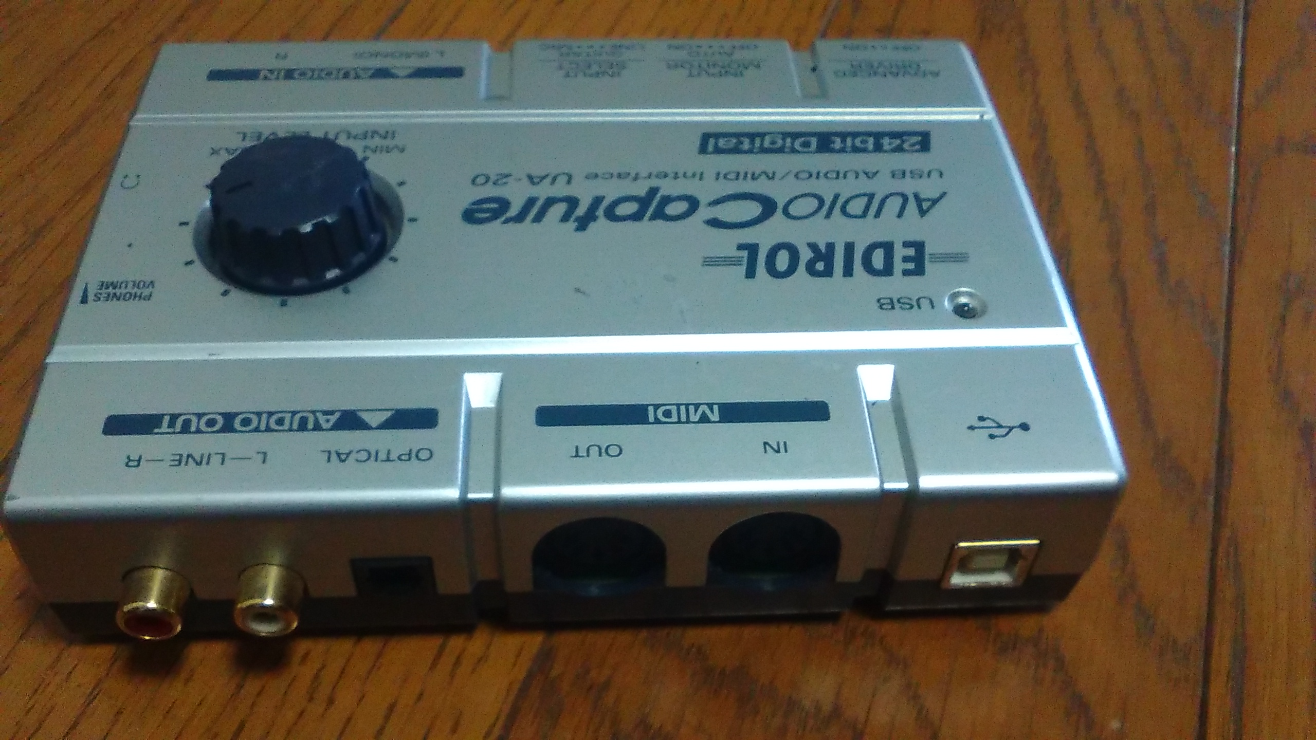 hI[fBIEC^[tF[XFEDIROL@UA-20h